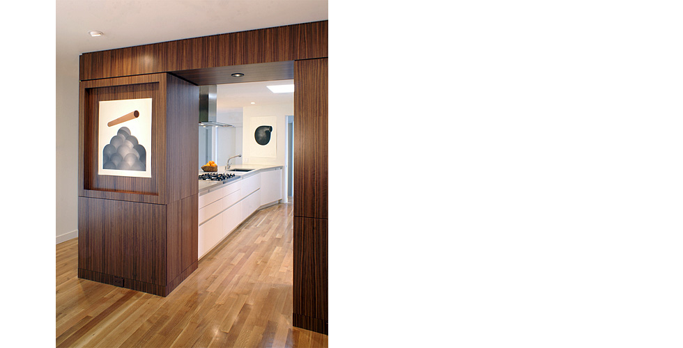 Contemporary kitchen in white lacquer and quarter-sawn walnut