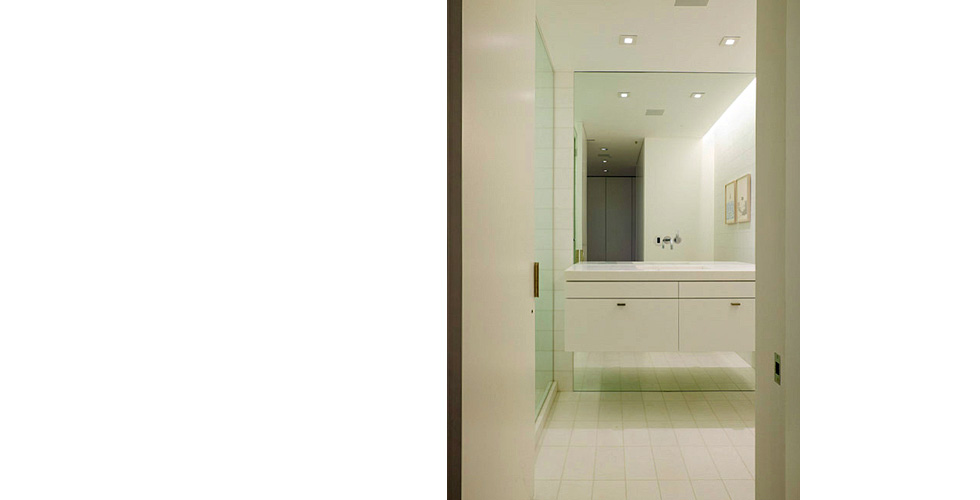 Modern White Bathroom - vanity