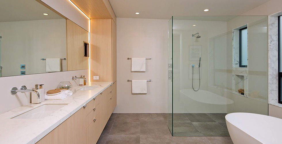 Contemporary Bathroom wiht glass surround shower