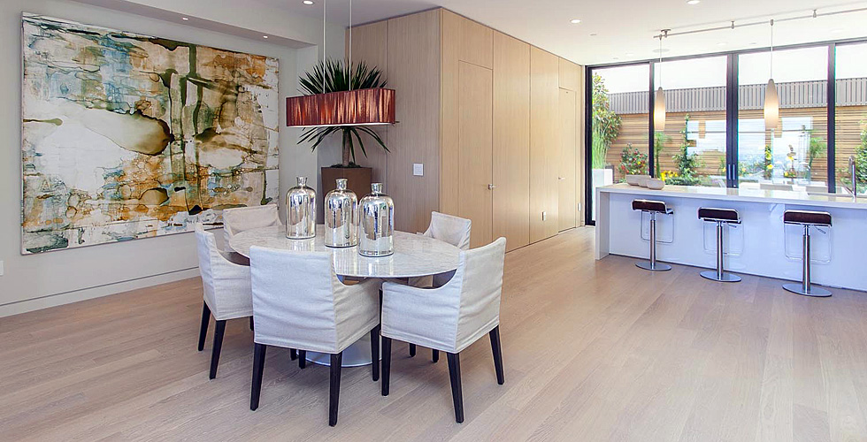 Contemporary Kitchen and eating area